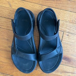 Rubber tevas size 40
